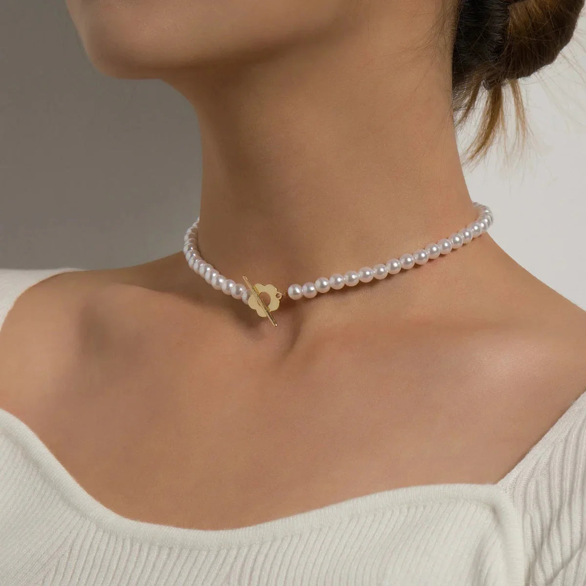 Dainty Flower Clasp Choker Necklace