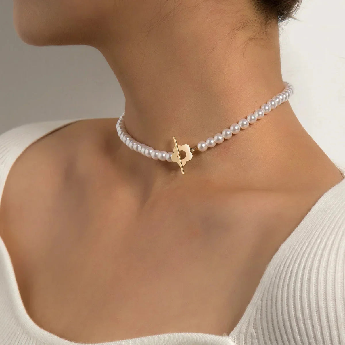 Dainty Flower Clasp Choker Necklace