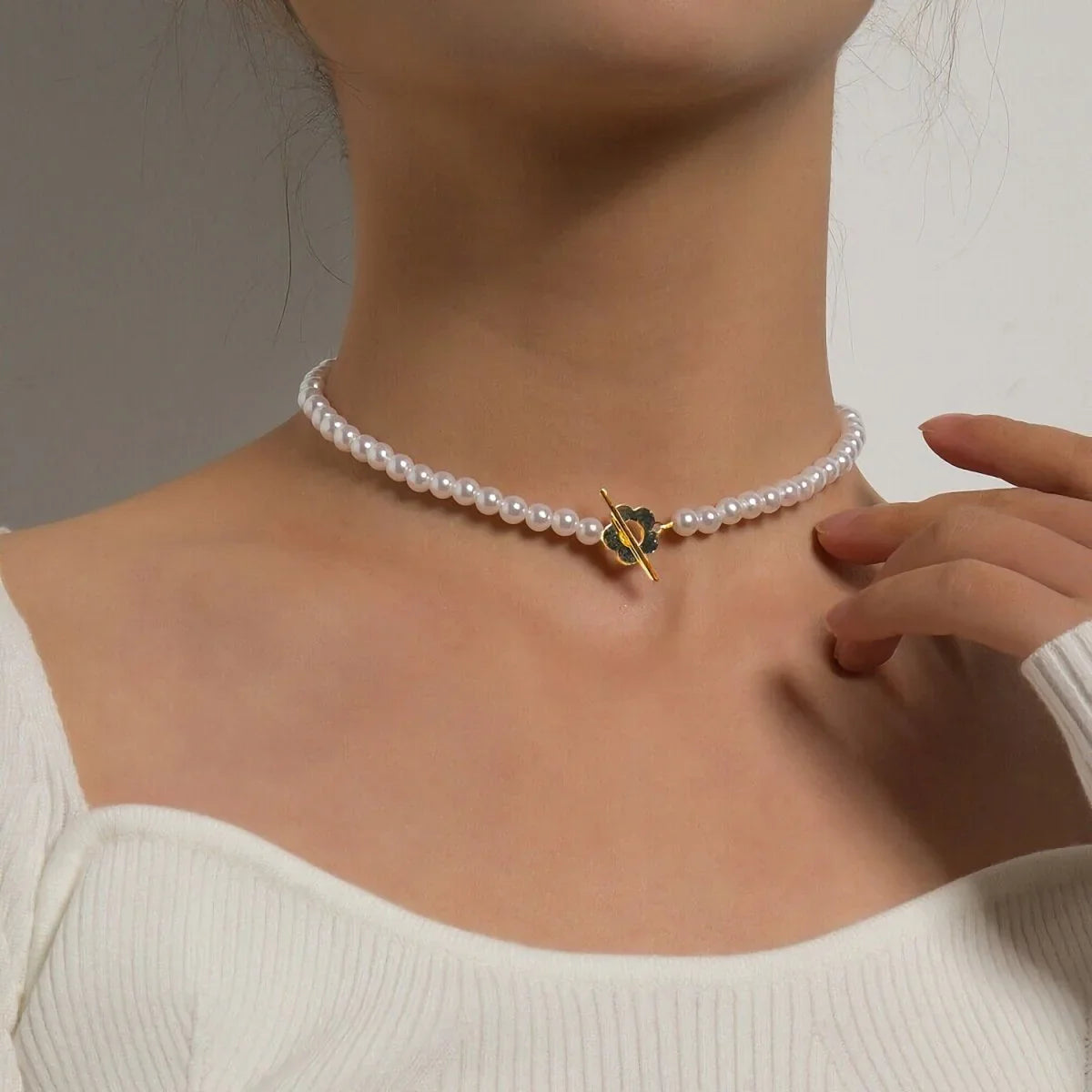 Dainty Flower Clasp Choker Necklace